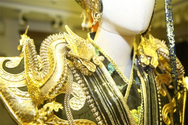 hoai-linh-dien-phuc-trang-nang-hon-10kg-blogtamsuvn02