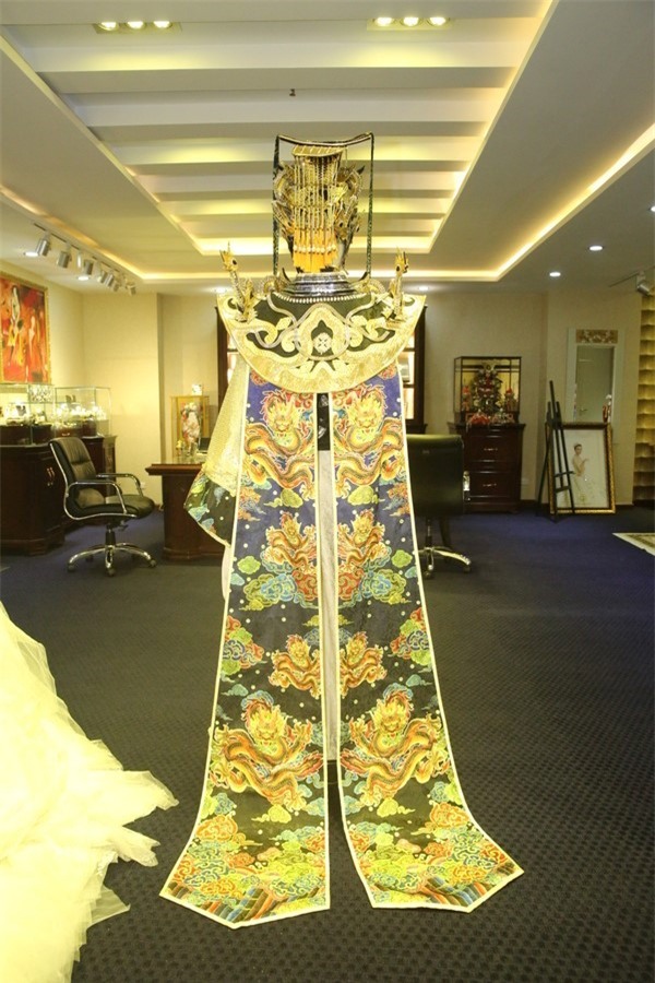 hoai-linh-dien-phuc-trang-nang-hon-10kg-blogtamsuvn04