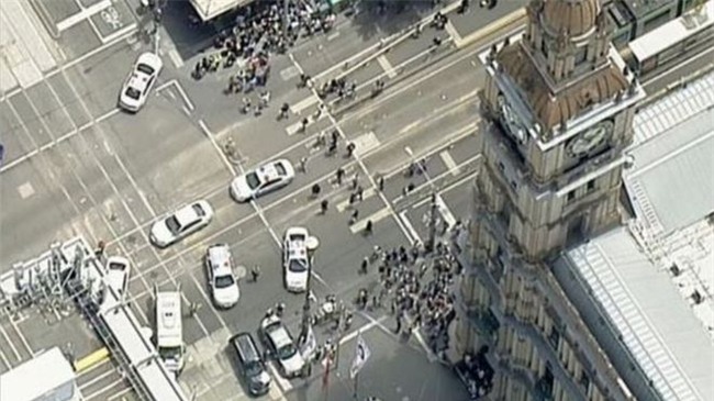 Ôtô đâm vào đám đông ở Melbourne, hơn 20 người thương vong