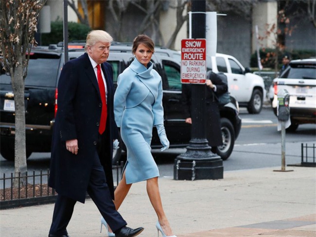 Trong lễ nhậm chức, bà Trump đã xào ngay phong cách thời trang của hai cựu Đệ nhất phu nhân! - Ảnh 1.