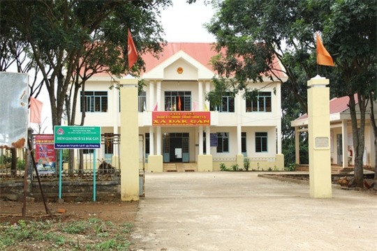 Trụ sở UBND xã Đắk Gằn, nơi cô giáo Tâm xông vào phòng làm việc của công an để đánh người