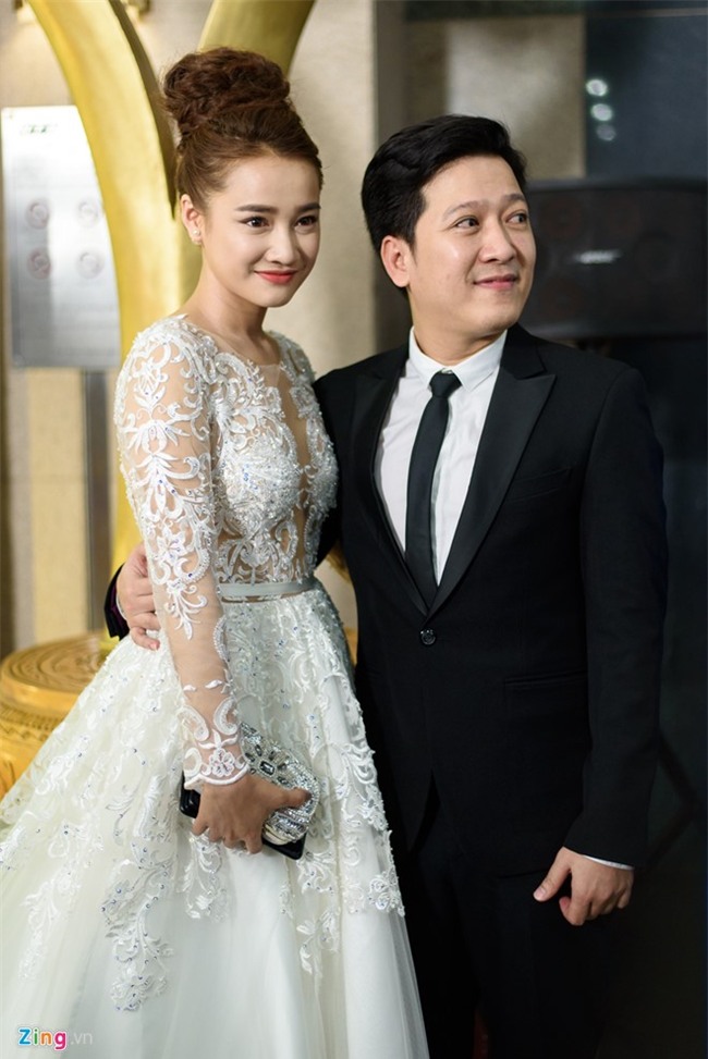 Truong Giang hon Nha Phuong tren tham do hinh anh 1