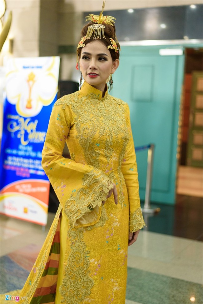 Truong Giang hon Nha Phuong tren tham do hinh anh 13