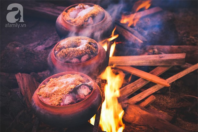 Về làng Vũ Đại giáp Tết, thưởng thức món cá kho đắt gấp trăm lần bình thường mà vẫn cháy hàng - Ảnh 1.