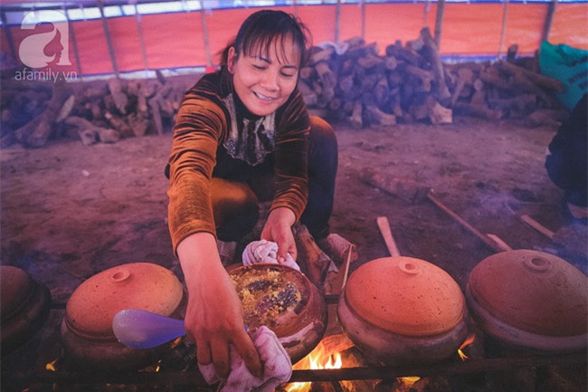 Về làng Vũ Đại giáp Tết, thưởng thức món cá kho đắt gấp trăm lần bình thường mà vẫn cháy hàng - Ảnh 15.