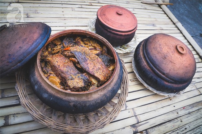 Về làng Vũ Đại giáp Tết, thưởng thức món cá kho đắt gấp trăm lần bình thường mà vẫn cháy hàng - Ảnh 2.