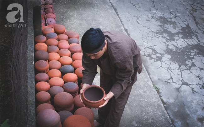 Về làng Vũ Đại giáp Tết, thưởng thức món cá kho đắt gấp trăm lần bình thường mà vẫn cháy hàng - Ảnh 5.
