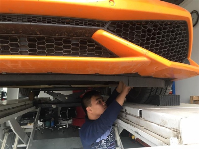 Cặp đôi siêu xe Lamborghini 39 tỷ Đồng được vận chuyển về quê ăn Tết - Ảnh 3.