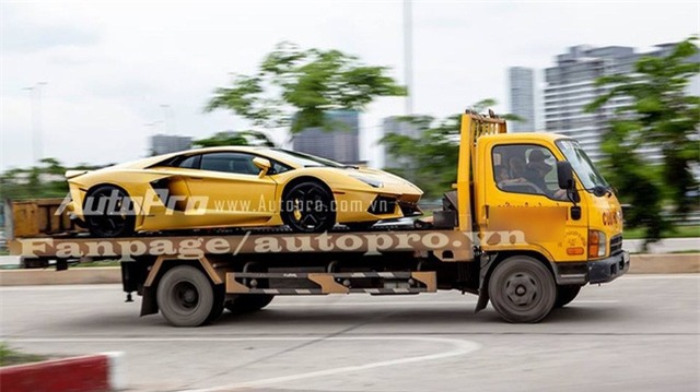 Cặp đôi siêu xe Lamborghini 39 tỷ Đồng được vận chuyển về quê ăn Tết - Ảnh 4.