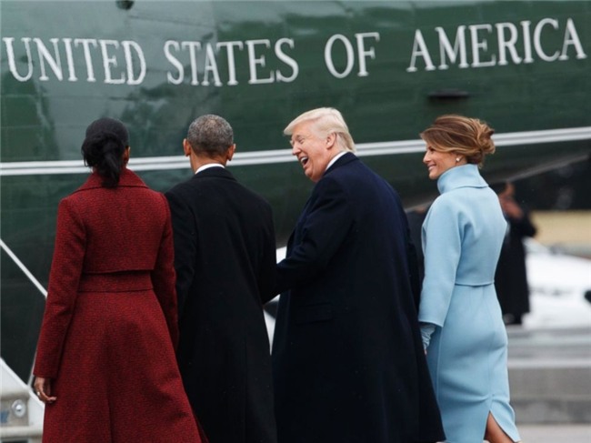 giay phut trump tien obama tro ve cuoc song doi thuong hinh anh 1