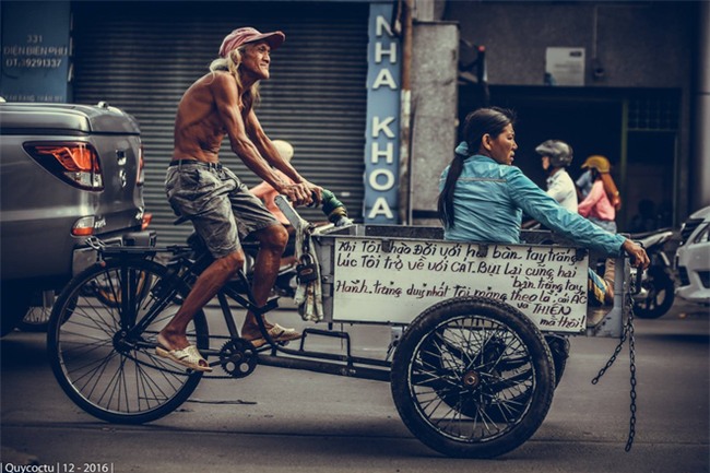 Giữa ngày giáp Tết vội vã, bức ảnh này khiến nhiều người lắng lòng mình lại - Ảnh 4.