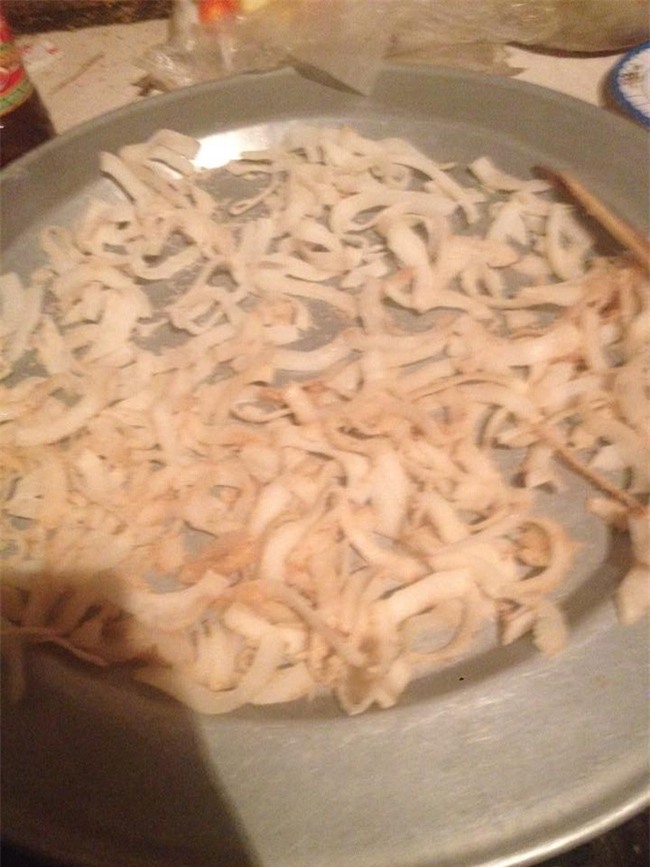 Công trình tai nạn đón Tết của chị em năm nay thêm món mứt dừa non mà như tóp mỡ - Ảnh 3.