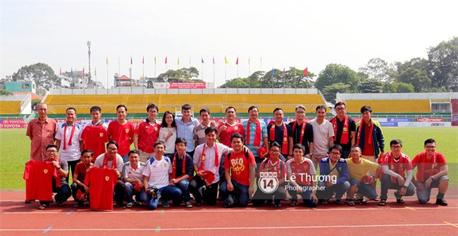 Thua trận, fan TP.HCM vẫn ấm lòng vì nụ cười của Công Vinh-3