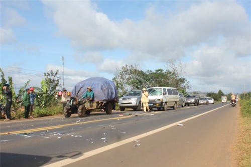 tin moi nhat vu xe bien xanh gay tai nan khien 2 co giao tu vong - 1