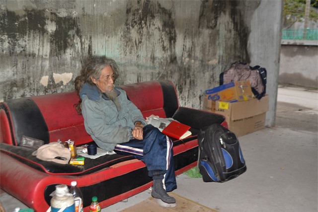 chuyen ve nguoi dan ong co mai toc "ma lam" 10 nam khong cat - 1