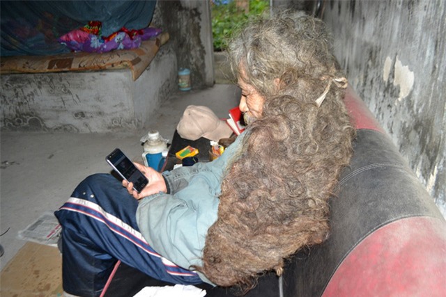 chuyen ve nguoi dan ong co mai toc "ma lam" 10 nam khong cat - 11