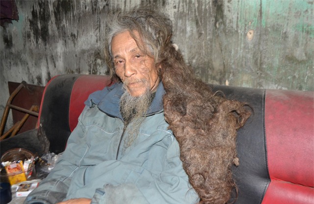 chuyen ve nguoi dan ong co mai toc "ma lam" 10 nam khong cat - 2