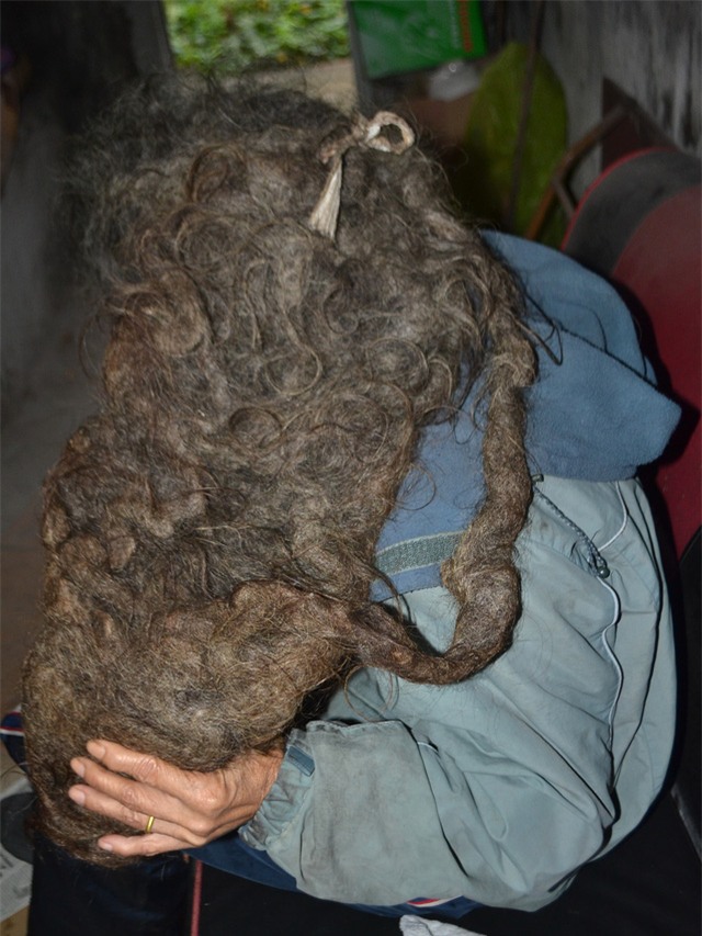 chuyen ve nguoi dan ong co mai toc "ma lam" 10 nam khong cat - 8