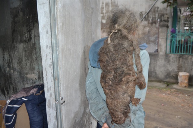 chuyen ve nguoi dan ong co mai toc "ma lam" 10 nam khong cat - 9