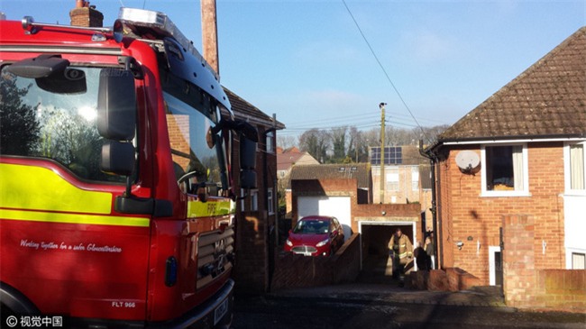 Anh: Ngắt điện cả khu vực để giải cứu chú mèo bị mắc kẹt trên cột điện suốt 24 tiếng đồng hồ - Ảnh 5.