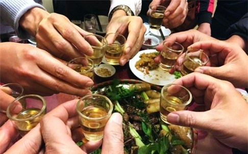 Tết mà và những cái tặc lưỡi chết người - Ảnh 3.