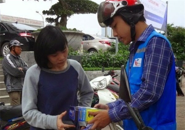 Tăng phí gấp ba, shipper vẫn chối khách vì quá tải