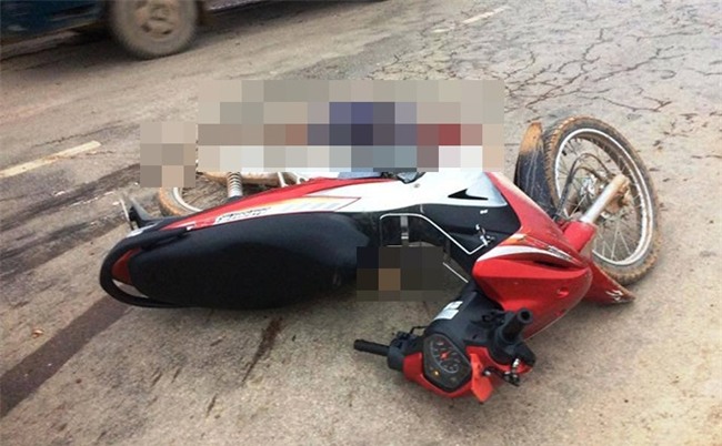 Trên đường đi bán hàng Tết, thiếu nữ bị xe tải đâm tử vong