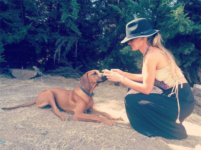 Alexis Sanchez thả thính nữ diễn viên xinh đẹp - Ảnh 5.