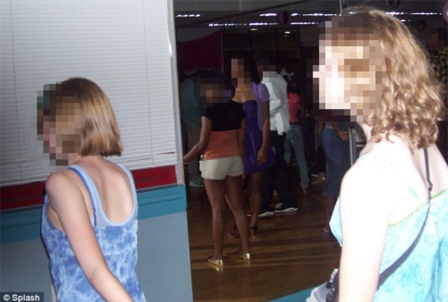 Bé gái bị bắt cóc suốt 18 năm bất ngờ quay về, có 2 con với thủ phạm - Ảnh 5.