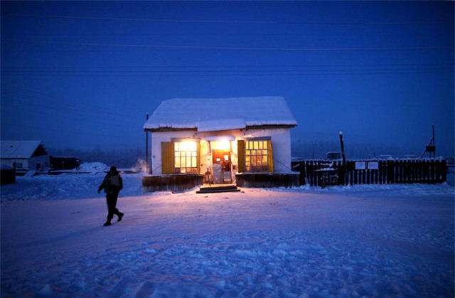 Cửa hàng duy nhất ở Oymyakon cung cấp cho dân làng tất cả mọi thứ họ cần