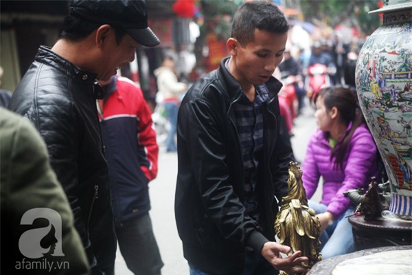 Hà Nội: Xuất hiện gà đồng cao hơn 1 mét nặng 30kg, giá 25 triệu đồng - Ảnh 13.