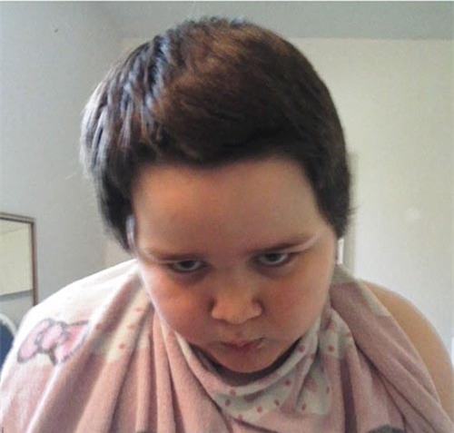 cuoi  te ghe khi lu tre nghich ngom tu cat toc minh - 9