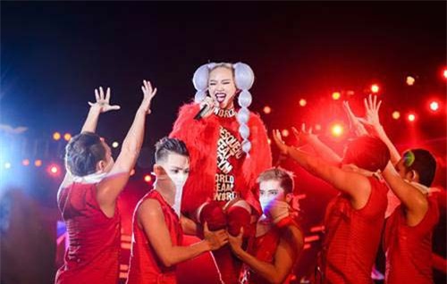 cap nhat ngay xu huong cot toc den long dien tet bat theo xu huong sao viet - 5