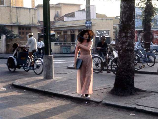 hon "lac troi" khi ngam phu nu viet xua mac ao dai khoe eo thon - 13