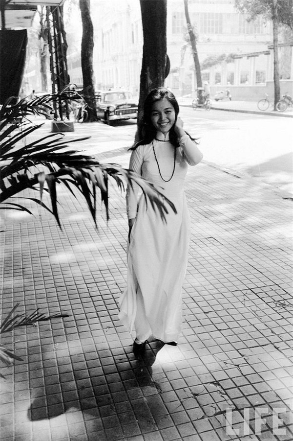 hon "lac troi" khi ngam phu nu viet xua mac ao dai khoe eo thon - 14