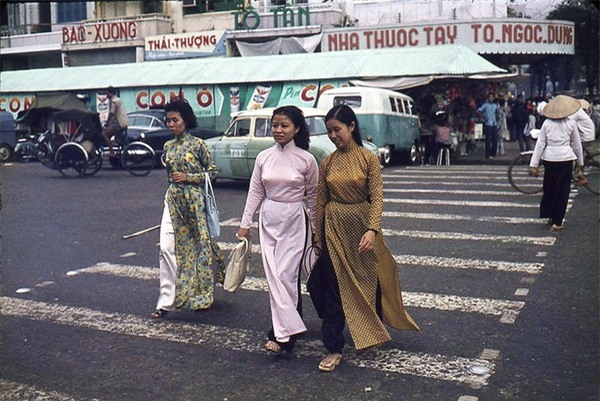 hon "lac troi" khi ngam phu nu viet xua mac ao dai khoe eo thon - 15