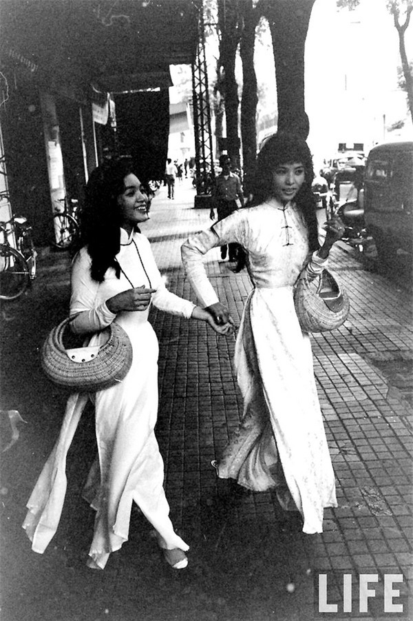 hon "lac troi" khi ngam phu nu viet xua mac ao dai khoe eo thon - 4