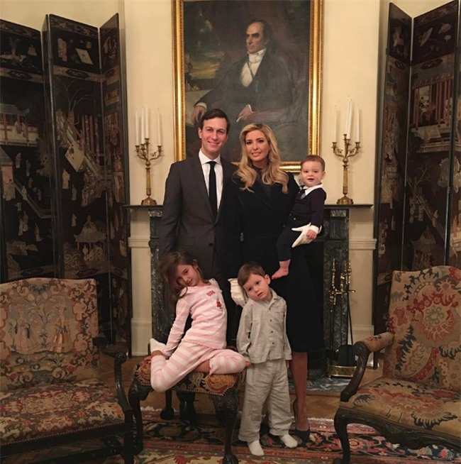Con cháu Tổng thống Donald Trump khoe ảnh lần đầu tiên ở Nhà Trắng - Ảnh 5.