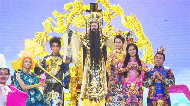 Hoai Linh deo mat na nhan 92 ty dong trong kich Tao Quan hinh anh 1