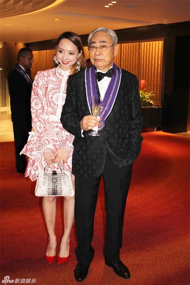 Giai nhan 29 tuoi cua Trung Quoc bi dai gia 80 tuoi bo roi hinh anh 1