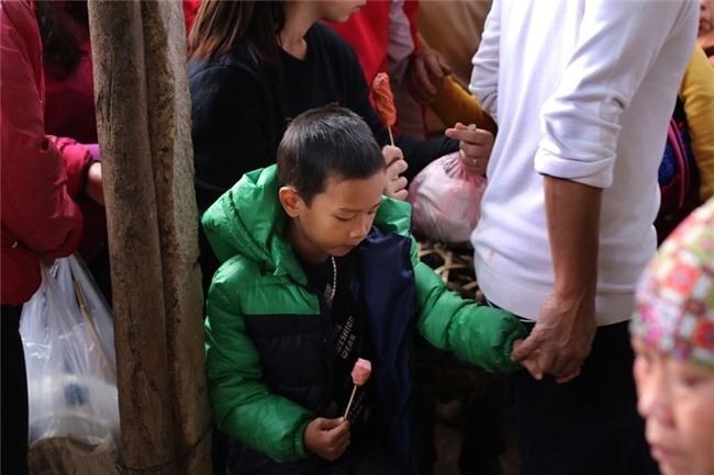 Lạ lùng phiên chợ cuối năm ở thủ đô chỉ dành cho quý ông