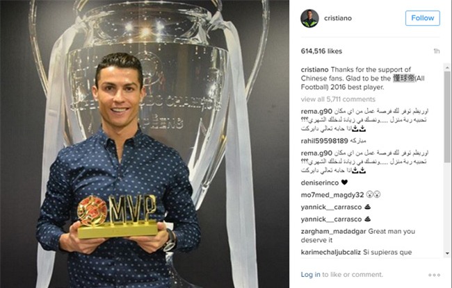 Ronaldo hí hửng khoe danh hiệu do fan Trung Quốc bầu chọn - Ảnh 1.