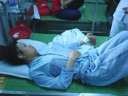 dot than suoi am trong phong, hai vo chong nhap vien - 1