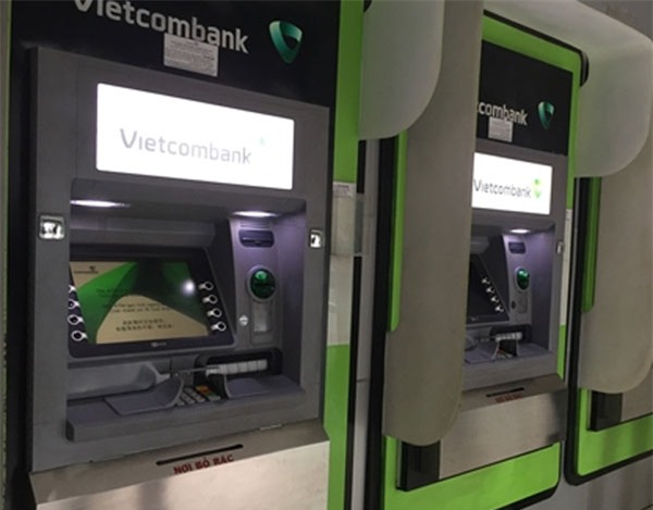 ATM tê liệt, phòng giao dịch quá tải: Vật vã rút tiền tiêu Tết