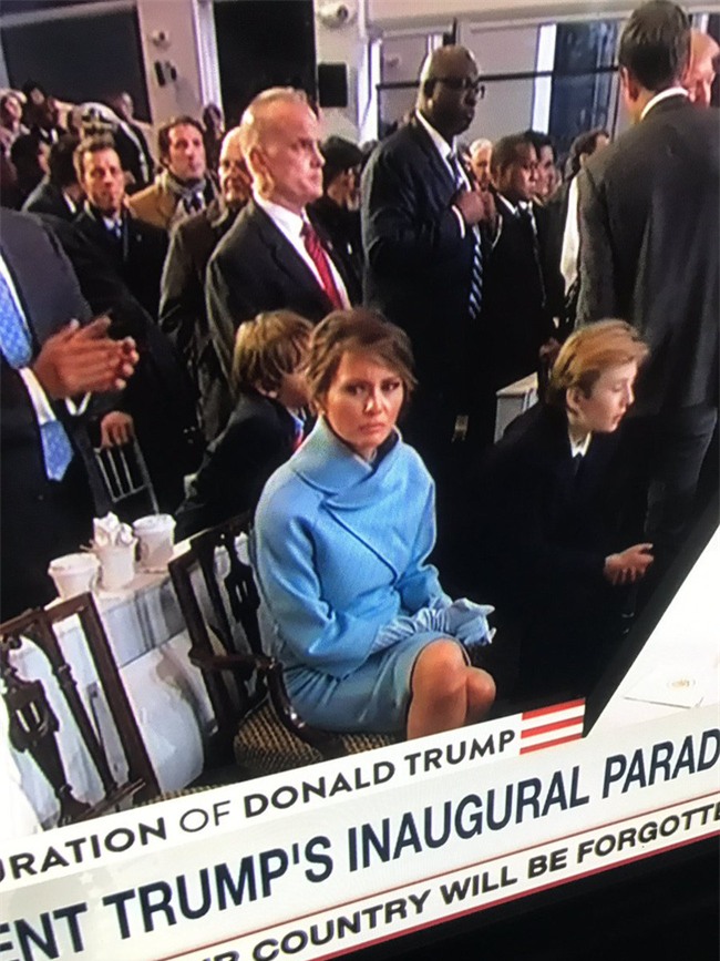 Nhiều người lo lắng khi nhìn thấy những hình ảnh này của Đệ nhất phu nhân Mỹ Melania Trump - Ảnh 4.