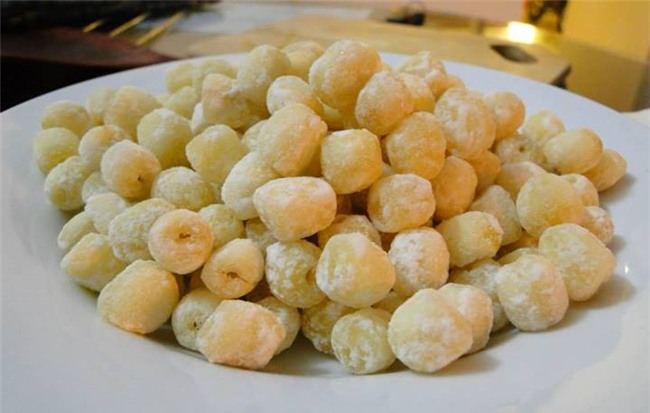 Ngày Tết, nhâm nhi mứt hạt sen trần thơm ngon - 1