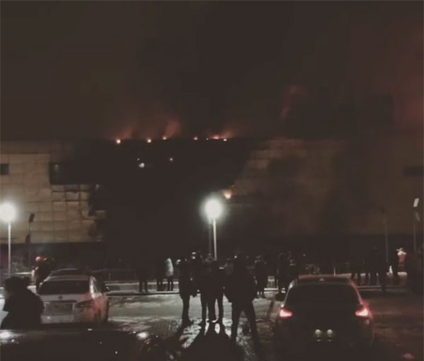 Cháy lớn tại trung tâm mua sắm Moscow