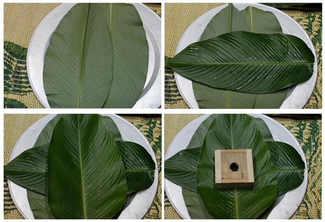 Bắt đầu gói bánh bạn xếp lá dong như gói bằng tay, sau đó, đặt khuôn lên trên.