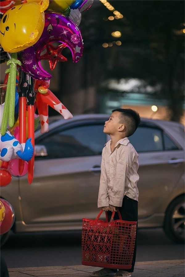 Sự thật bất ngờ về cậu bé đánh giày đang gây bão cộng đồng mạng - Ảnh 13.