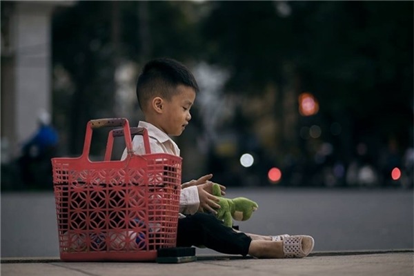 Sự thật bất ngờ về cậu bé đánh giày đang gây bão cộng đồng mạng - Ảnh 19.